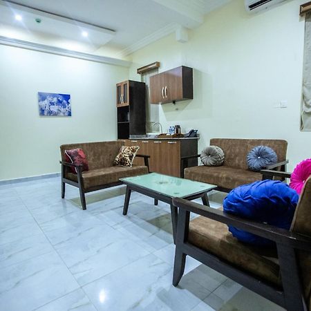 Apartment 79 Hotel & Suite Ikeja Buitenkant foto