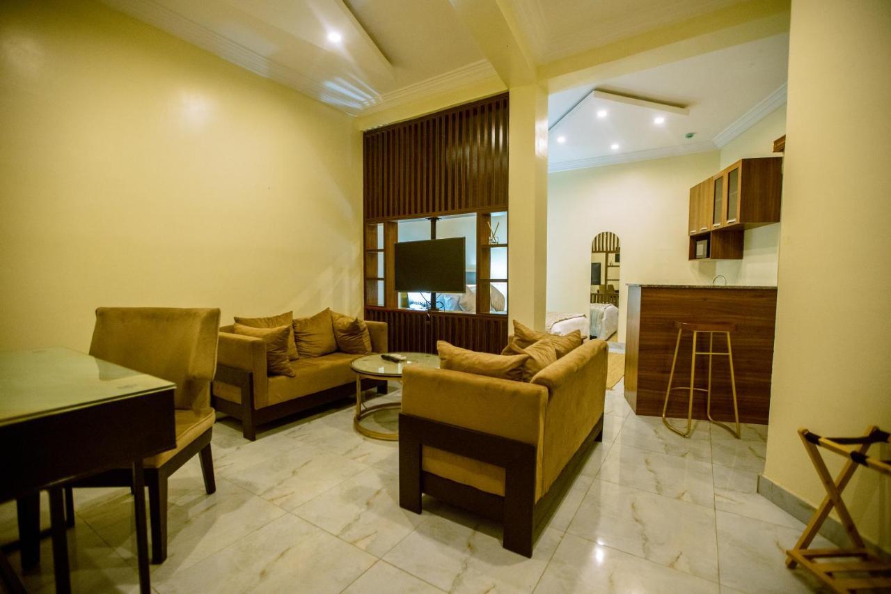 Apartment 79 Hotel & Suite Ikeja Buitenkant foto