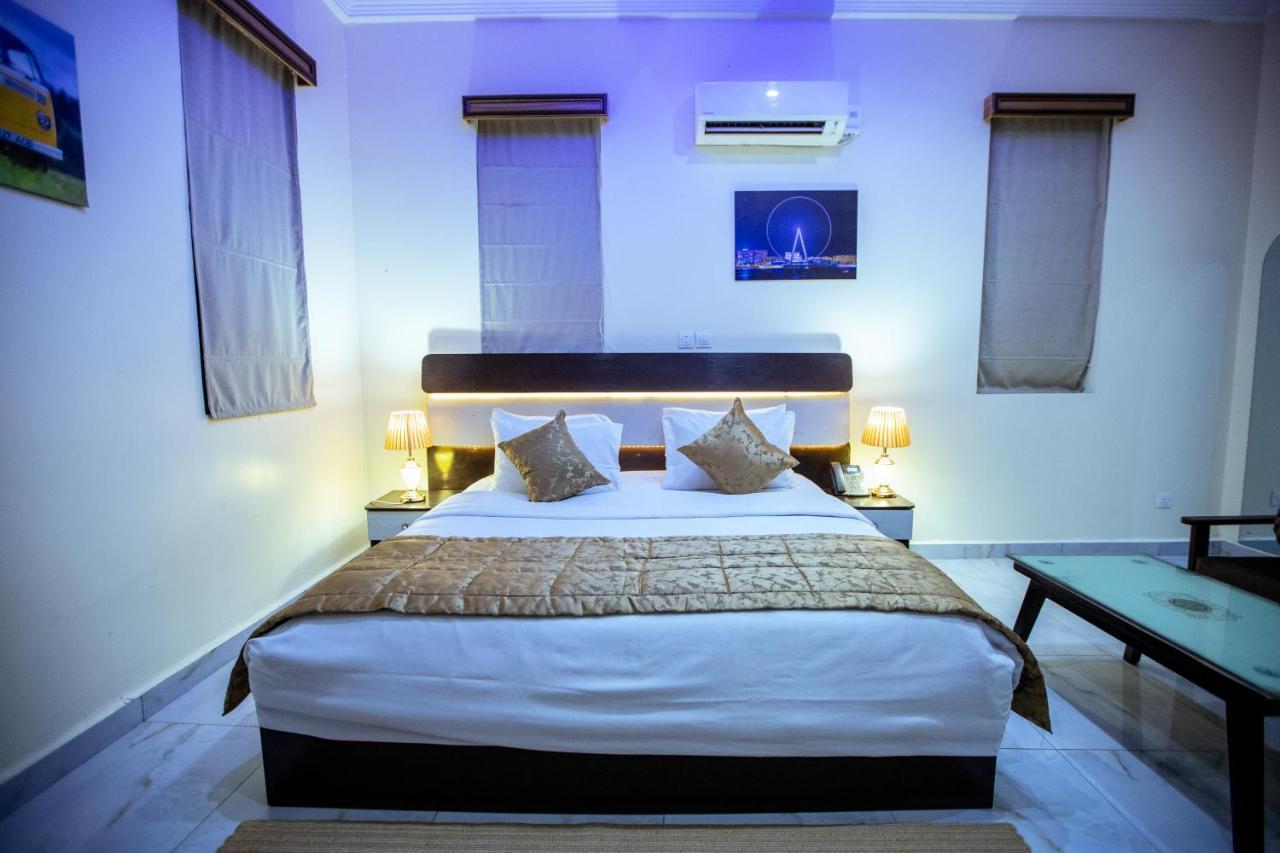 Apartment 79 Hotel & Suite Ikeja Buitenkant foto
