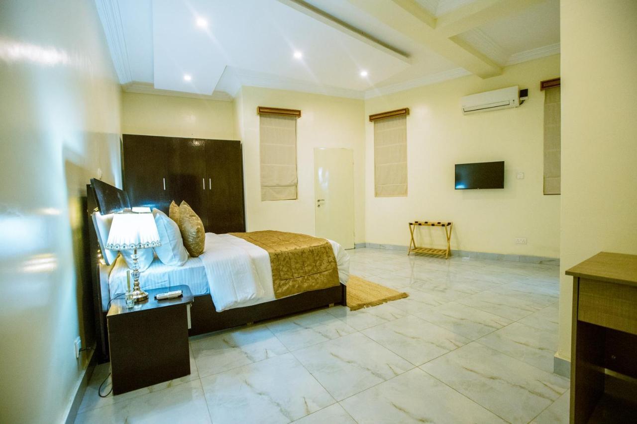 Apartment 79 Hotel & Suite Ikeja Buitenkant foto
