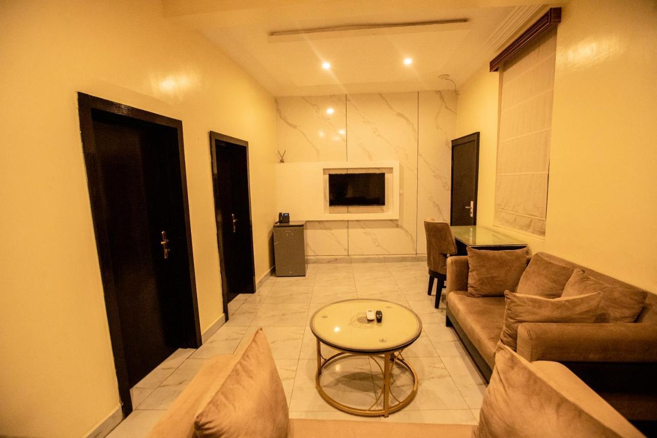 Apartment 79 Hotel & Suite Ikeja Buitenkant foto