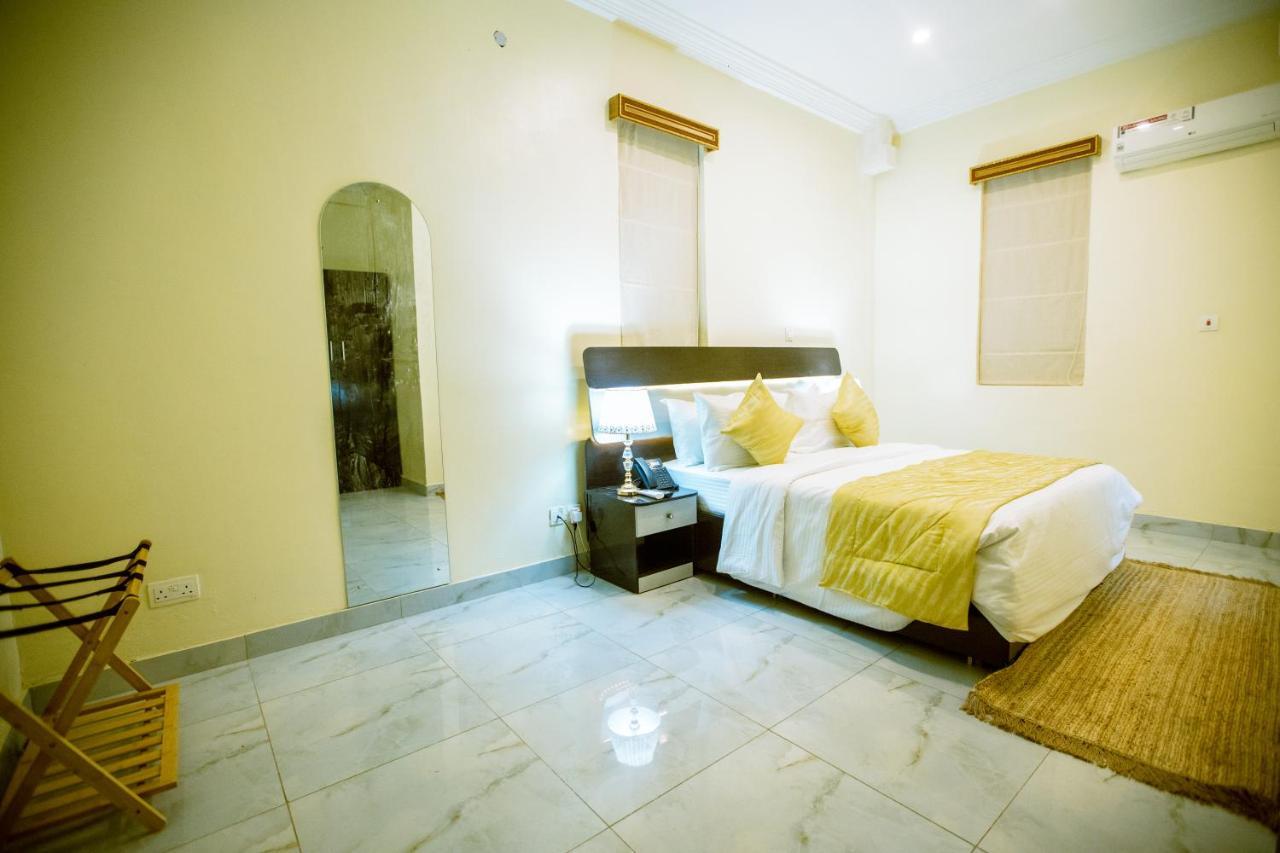 Apartment 79 Hotel & Suite Ikeja Buitenkant foto