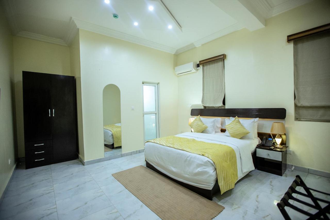 Apartment 79 Hotel & Suite Ikeja Buitenkant foto