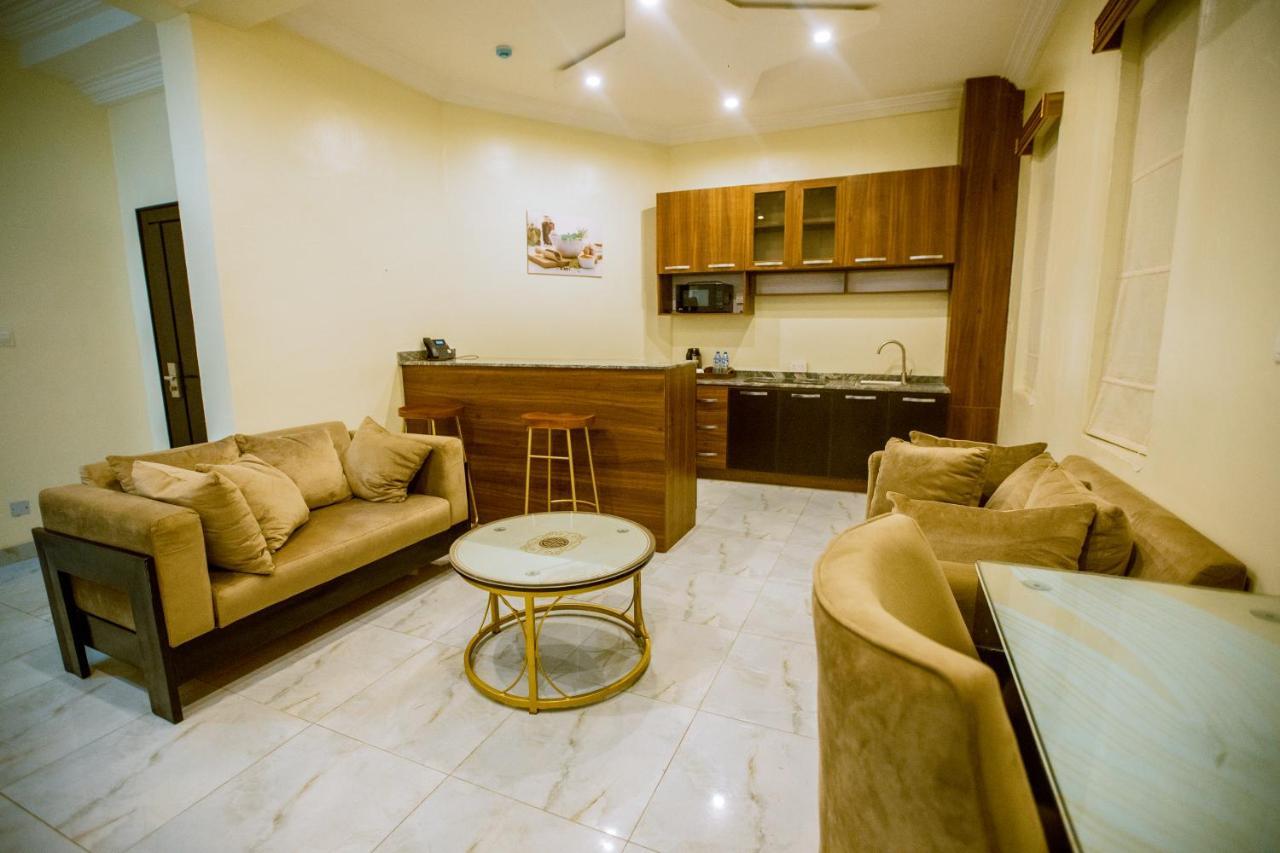 Apartment 79 Hotel & Suite Ikeja Buitenkant foto
