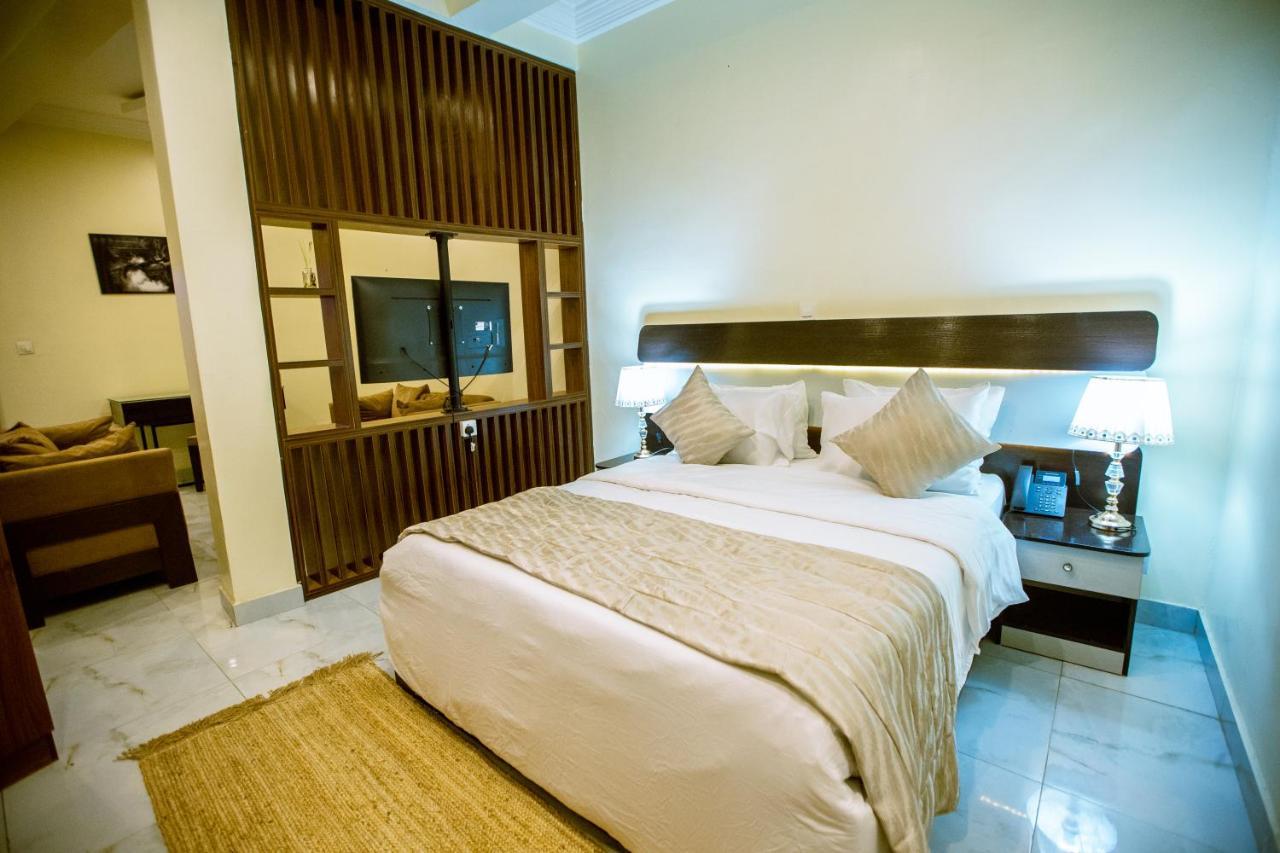 Apartment 79 Hotel & Suite Ikeja Buitenkant foto