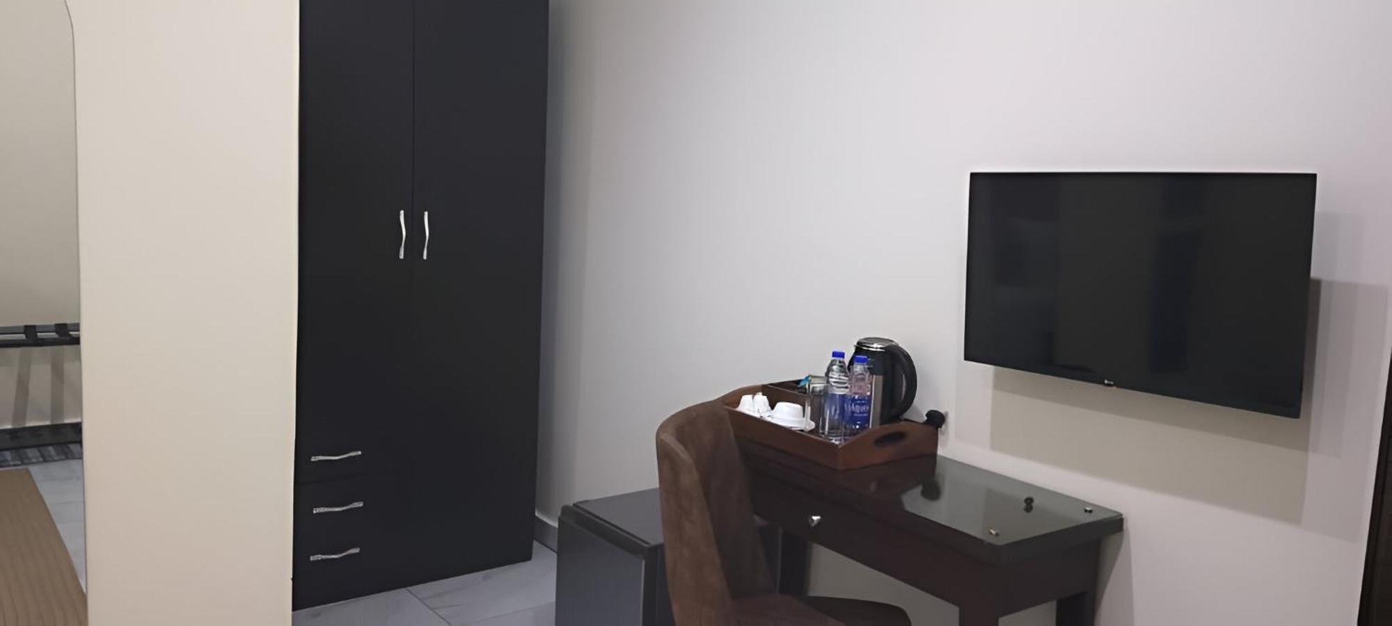 Apartment 79 Hotel & Suite Ikeja Buitenkant foto