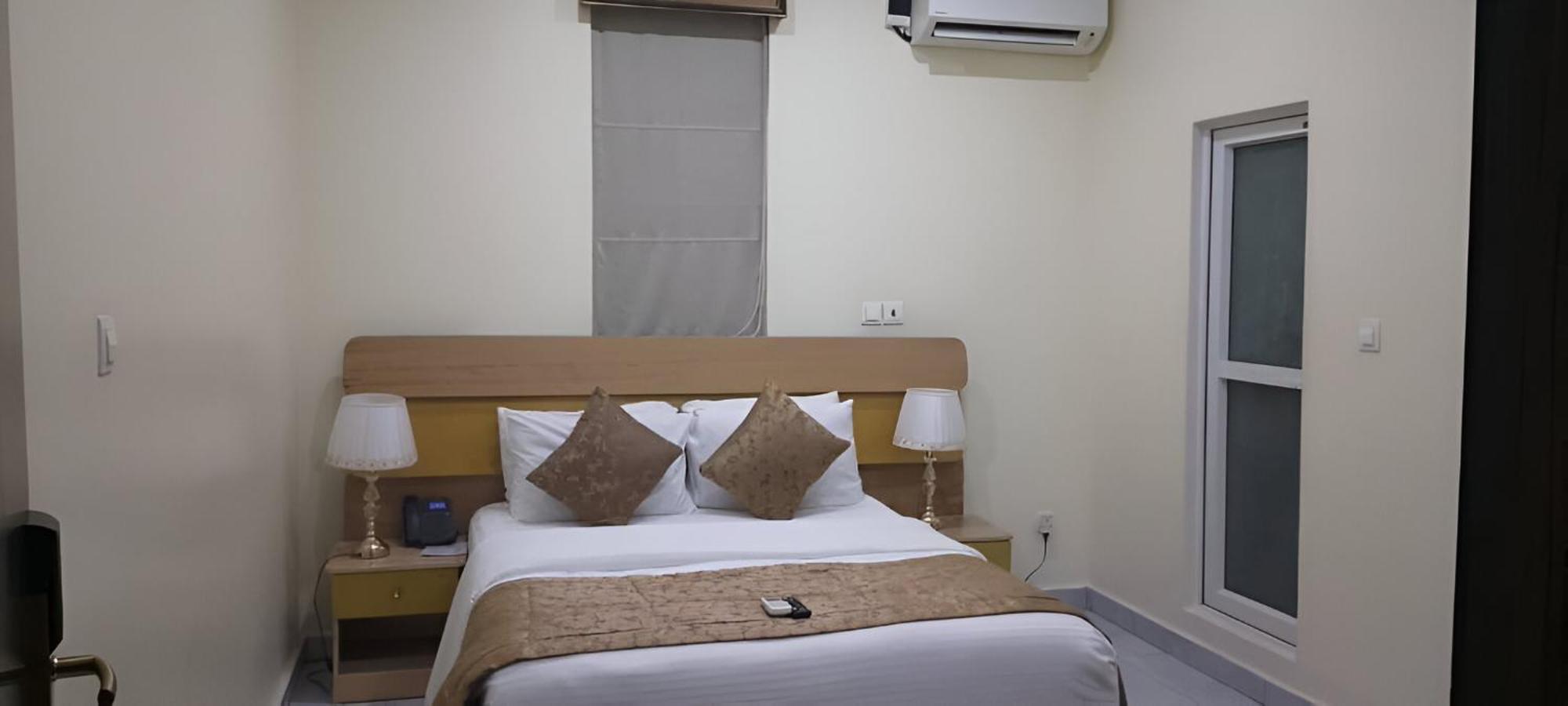 Apartment 79 Hotel & Suite Ikeja Buitenkant foto