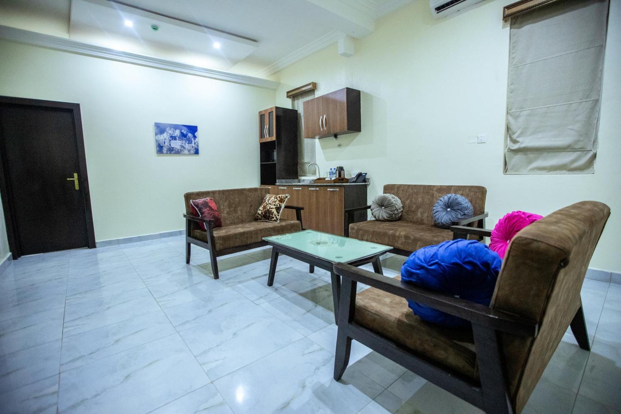 Apartment 79 Hotel & Suite Ikeja Buitenkant foto